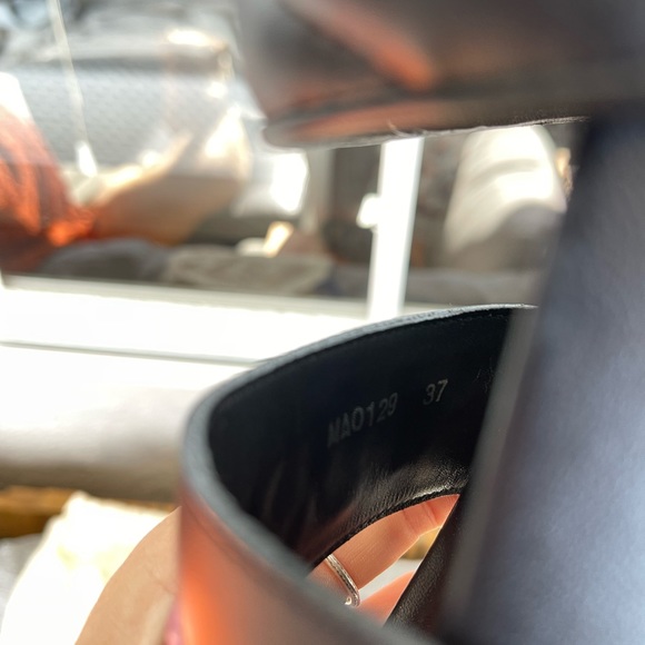 LOUIS VUITTON BOM DIA SANDAL - Picture 6 of 6